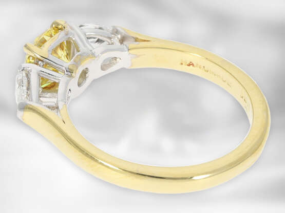 Ring: wertvoller handgefertigter Diamantring mit einem fancy intense yellow Brillant, natural color, 1,02ct, 18K Gold, mit GIA Report No. 8313491 - Foto 4