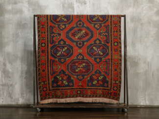 Antique one-sided lint-free carpet