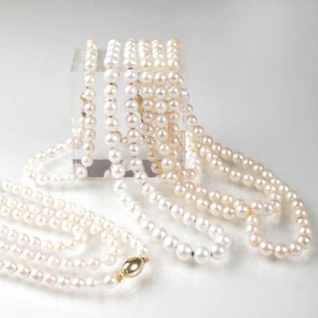  Drei Perlen-Ketten und ein Perlen-Armband - фото 1