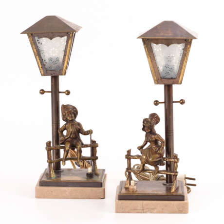 Paar Nachttischlampen mit Kinderfiguren - photo 1