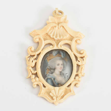 Miniaturporträt Marie Antoinette im geschnitzten Elfenbeinrahmen - фото 1