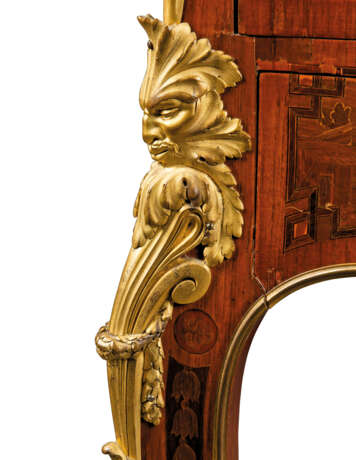 A FRENCH ORMOLU-MOUNTED ROSEWOOD, KINGWOOD, TULIPWOOD AND FRUITWOOD MARQUETRY BUREAU A CYLINDRE - фото 7