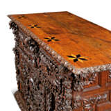 A SPANISH CARVED WALNUT CHEST - фото 3