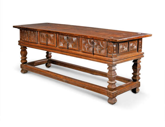 A SPANISH CHESTNUT AND OAK SIDE TABLE - фото 2