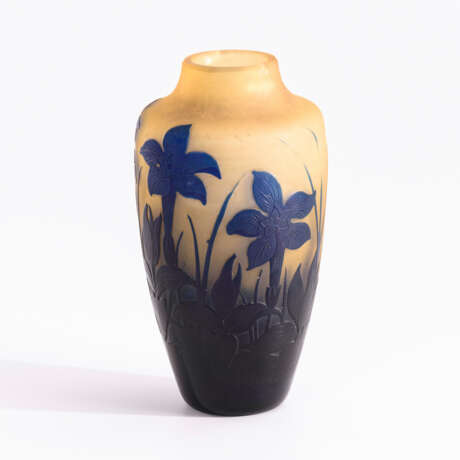 Vase mit Enziandekor - photo 2