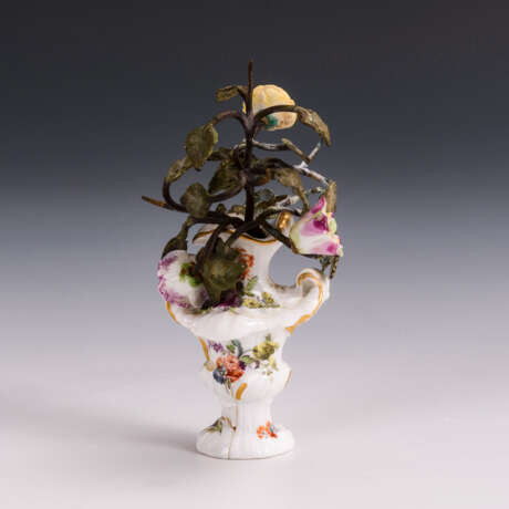 Miniaturvase mit Blumenstrauß aus Metall - Foto 2