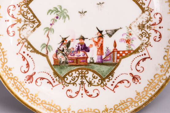 Barocke Untertasse mit Chinoiseriemalerei - photo 2