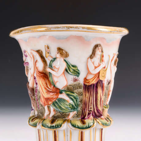 Vase mit Capodimonte-Dekor - photo 2