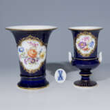 Zwei Kobaltfond-Vasen - Foto 1