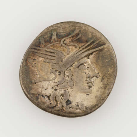Röm. Republik /Silber - 1 Denar 144 v. Chr., T. Annius Rufus, Av; Romakopf mit Flügelhelm, Wertzeichen X, - фото 2