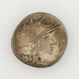 Röm. Republik /Silber - 1 Denar 144 v. Chr., T. Annius Rufus, Av; Romakopf mit Flügelhelm, Wertzeichen X, - photo 2