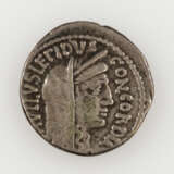 Röm. Republik /Silber - Denar 63 v.Chr. /Rom, L. Aemilius Lepidus, Av: Kopf der Concordia, PAVLLVS LEPIDVS CONCORDIA, - photo 1