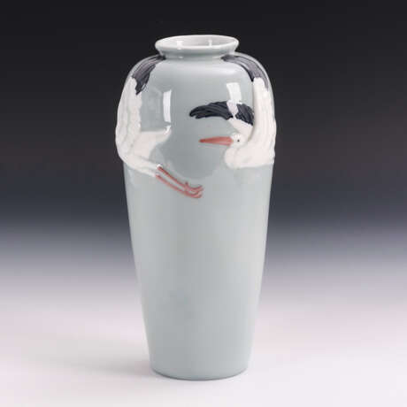 Jugendstil-Vase mit Storchenrelief - photo 1
