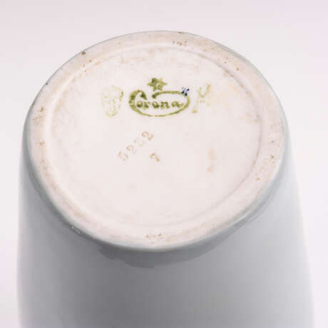 Jugendstil-Vase mit Storchenrelief - фото 3