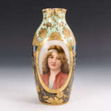 Vase im Wiener Stil mit Mädchenporträt - фото 1