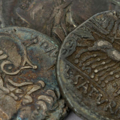 3 Antiken der Röm. Republik /Silber - 1 x Röm. Republik - Denar 104 v.Chr., - photo 5