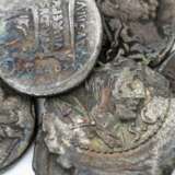 Interessantes 6-teiliges Konvolut Antiken der Röm. Republik /Silber - dabei u.a. 1 x Denar 46 v.Chr. /Rom, Titus Carisius, - photo 3