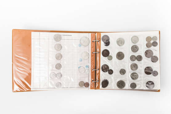 Münzen aus aller Welt im Ringbuch - dabei etliche Münzen aus Polen, der Tschechoslowakei, Panama, GB - фото 1