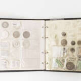 Album mit Münzen, dabei einiges der BRD - mit 18 x 10 DM, 1 x Österreich - Maria Theresia Taler 1780 /NP, - фото 1