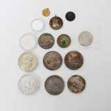 Kleine Zusammenstellung von Münzen und Medaillen, - Foto 1