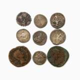 Kleines Konvolut Antiken der Röm. Republik - dabei zum Beispiel 1 x Röm. Republik - 1 Denar 120 v.Chr., - фото 1
