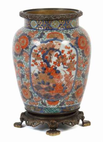 Vase im Imari-Stil wohl China - photo 1