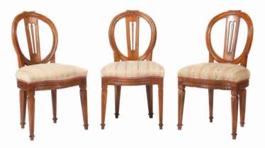 Drei Stühle im klassizistischen Stil um 1820