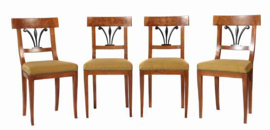 Satz aus 4 Biedermeier-Stühlen 2. Viertel 19. Jahrhundert - photo 1