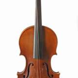 Geige mit Bogen auf innenliegendem Zettel bezeichnet: '' Nicolaus Amatus fecit in Cremona 1672'' - Foto 1