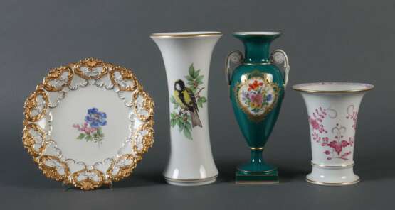 Drei Vasen und ein Zierteller Meissen - Foto 1