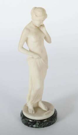 Bildhauer des 19./20. Jahrhundert ''Nach dem Bade'' - photo 3