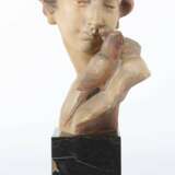 Dommisse, Johannes Antwerpen 1878 - 1955 ebd., belgischer Bildhauer. ''Damenbüste mit Wellensittichen'' - фото 2