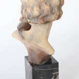 Dommisse, Johannes Antwerpen 1878 - 1955 ebd., belgischer Bildhauer. ''Damenbüste mit Wellensittichen'' - Foto 3