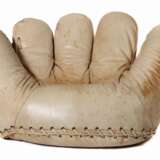 Sessel ''Joe'' In Form eines Baseball-Handschuhes - photo 1