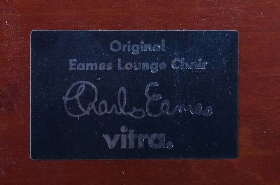 Eames, Charles & Ray US-amerikanisches Designer- und Architektenehepaar. Lounge Chair ''670'' mit Ottomane ''671'' - фото 3