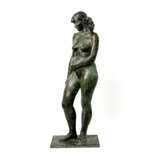 KIEWIET, BERT (Amsterdam 1918-2008 Mantinge, niederländischer Bildhauer), "Hilda", Bronze, grüntonig patiniert, - фото 1