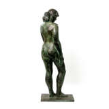 KIEWIET, BERT (Amsterdam 1918-2008 Mantinge, niederländischer Bildhauer), "Hilda", Bronze, grüntonig patiniert, - photo 5