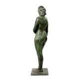 KIEWIET, BERT (Amsterdam 1918-2008 Mantinge, niederländischer Bildhauer), "Hilda", Bronze, grüntonig patiniert, - photo 6
