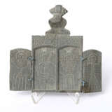 KonvoluTiefe: 2tlg.: eine kleine Metallmaske und eine Reiseikone aus Stein, wohl AFRIKA, 1. Hälfte 20. Jahrhundert - photo 5