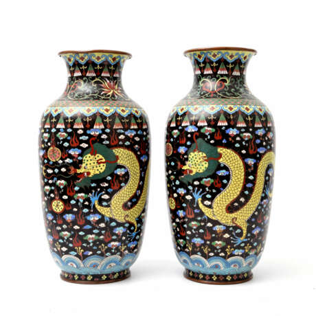 Paar Cloisonné-Vasen, CHINA, 20. Jahrhundert - Foto 2