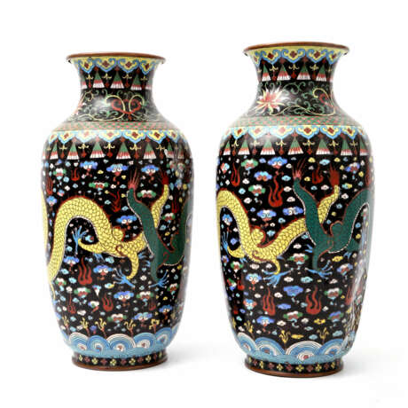 Paar Cloisonné-Vasen, CHINA, 20. Jahrhundert - фото 3