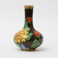 CHINA Cloisonné-Vase, 20. Jahrhundert