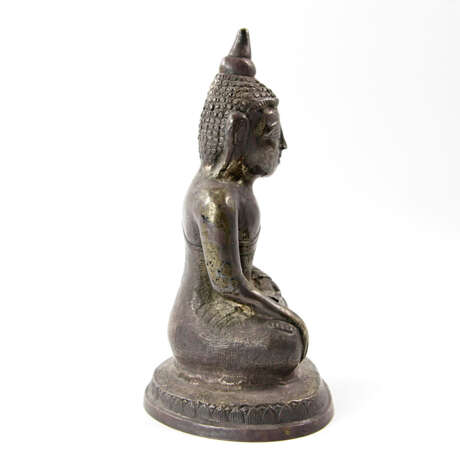Buddha Shakyamuni-Darstellung aus Metall. THAILAND, 20. Jahrhundert - Foto 4
