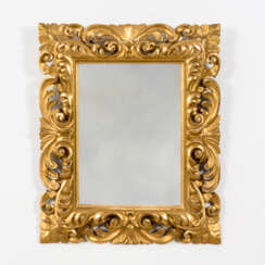 Spiegel mit geschnitztem Goldrahmen