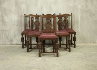 Set mit sechs antiken Stühlen