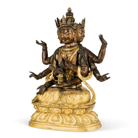 A SUPERB PARCEL-GILT BRONZE FIGURE OF USHNISHAVIJAYA - photo 2