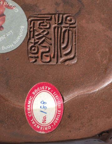 A FINELY MODELLED YIXING STONEWARE 'PLUM BLOSSOM' BRUSHPOT - photo 3