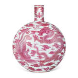 A PUCE-ENAMELLED 'DRAGON AND PHOENIX' MOONFLASK - photo 2