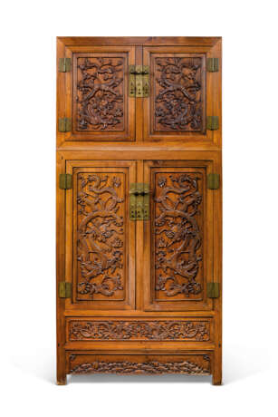A LARGE PAIR OF CARVED COMPOUND HUALI 'DRAGON' CABINETS - photo 2