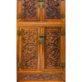 A LARGE PAIR OF CARVED COMPOUND HUALI 'DRAGON' CABINETS - фото 2